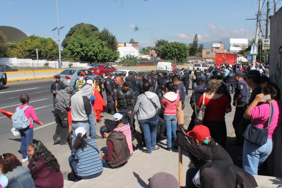 Nueva jornada de tensión en examen a maestros