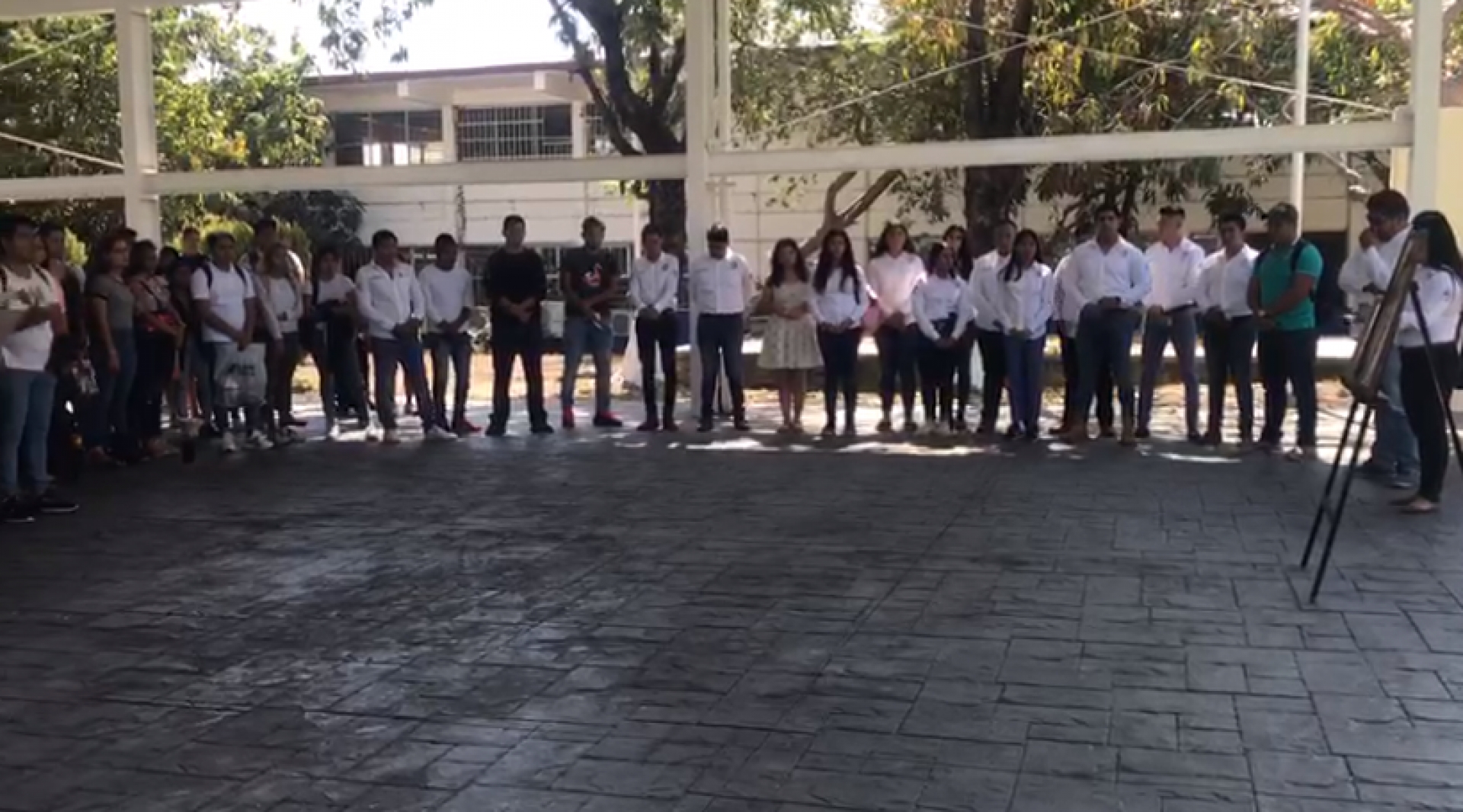 Rinden estudiantes del ITZ homenaje a compañero asesinado, originario de Tetecala