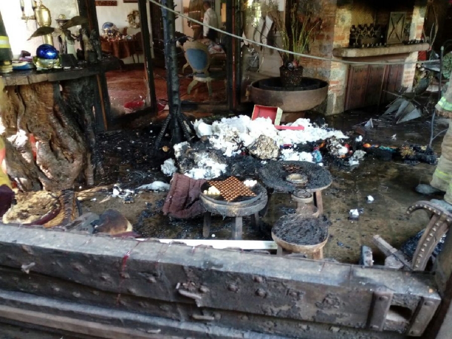 Una casa se incendió en Villa Santiago