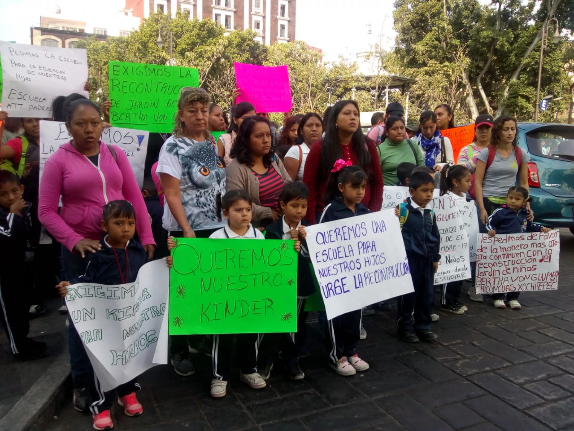Protestan padres de familia de jardín de niños de Chinconcuac