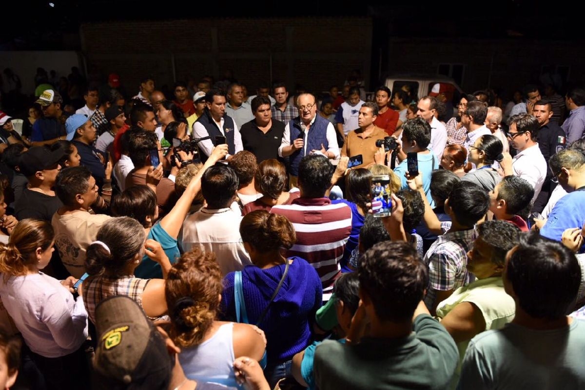 Respalda Graco Ramírez a familias de la Unidad Habitacional "El Pochotal"