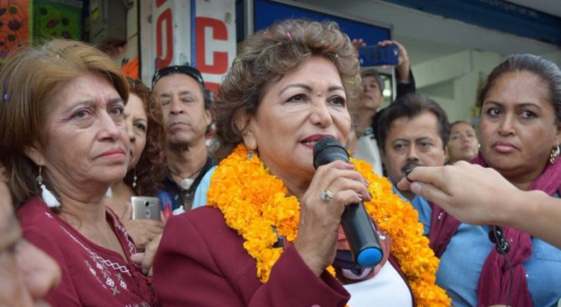 Alcaldesa de MORENA en Acapulco descubre a funcionario del PRD que cobraba por 100 empleados
