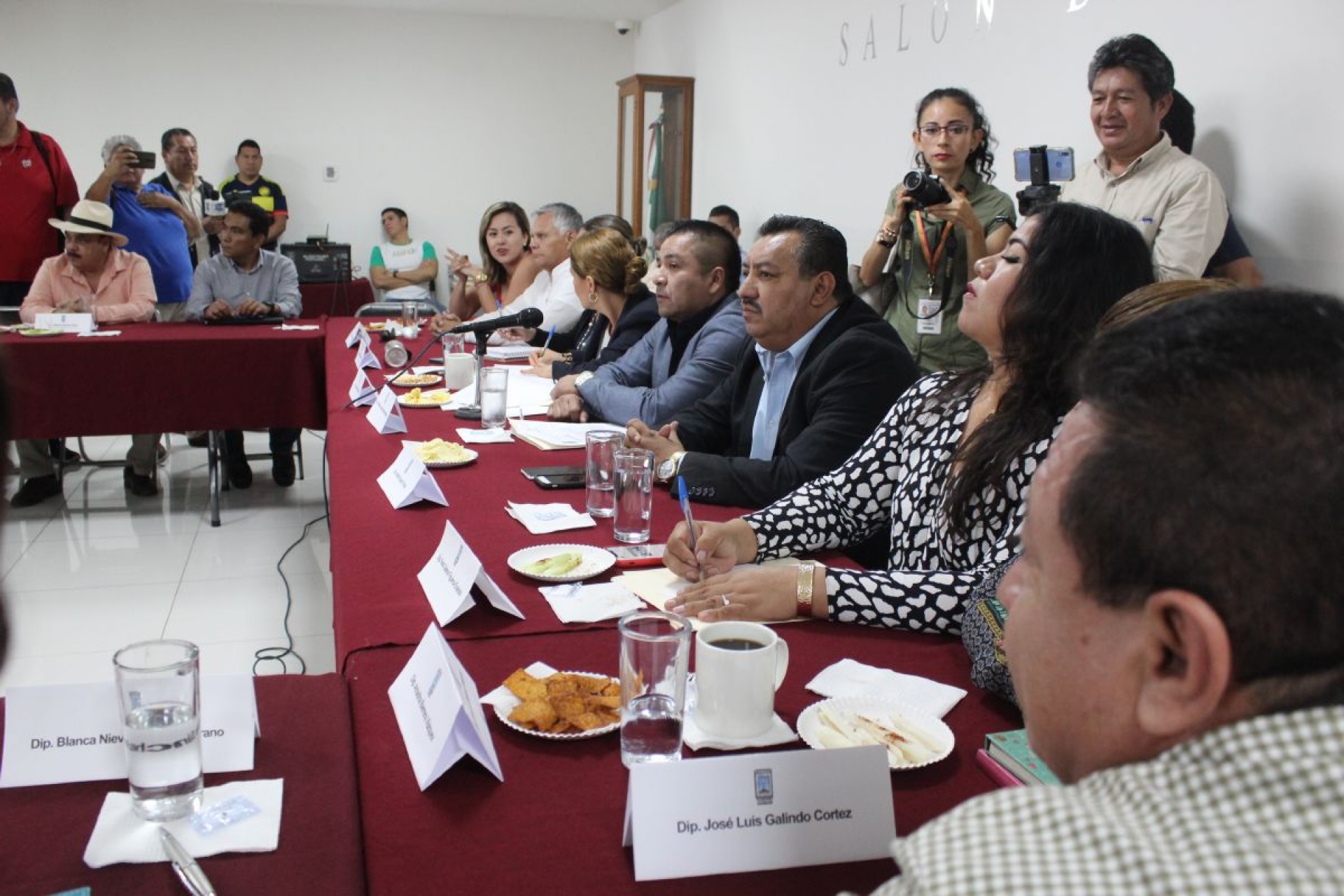 Alcaldes y diputados pactan reformar leyes de ingresos