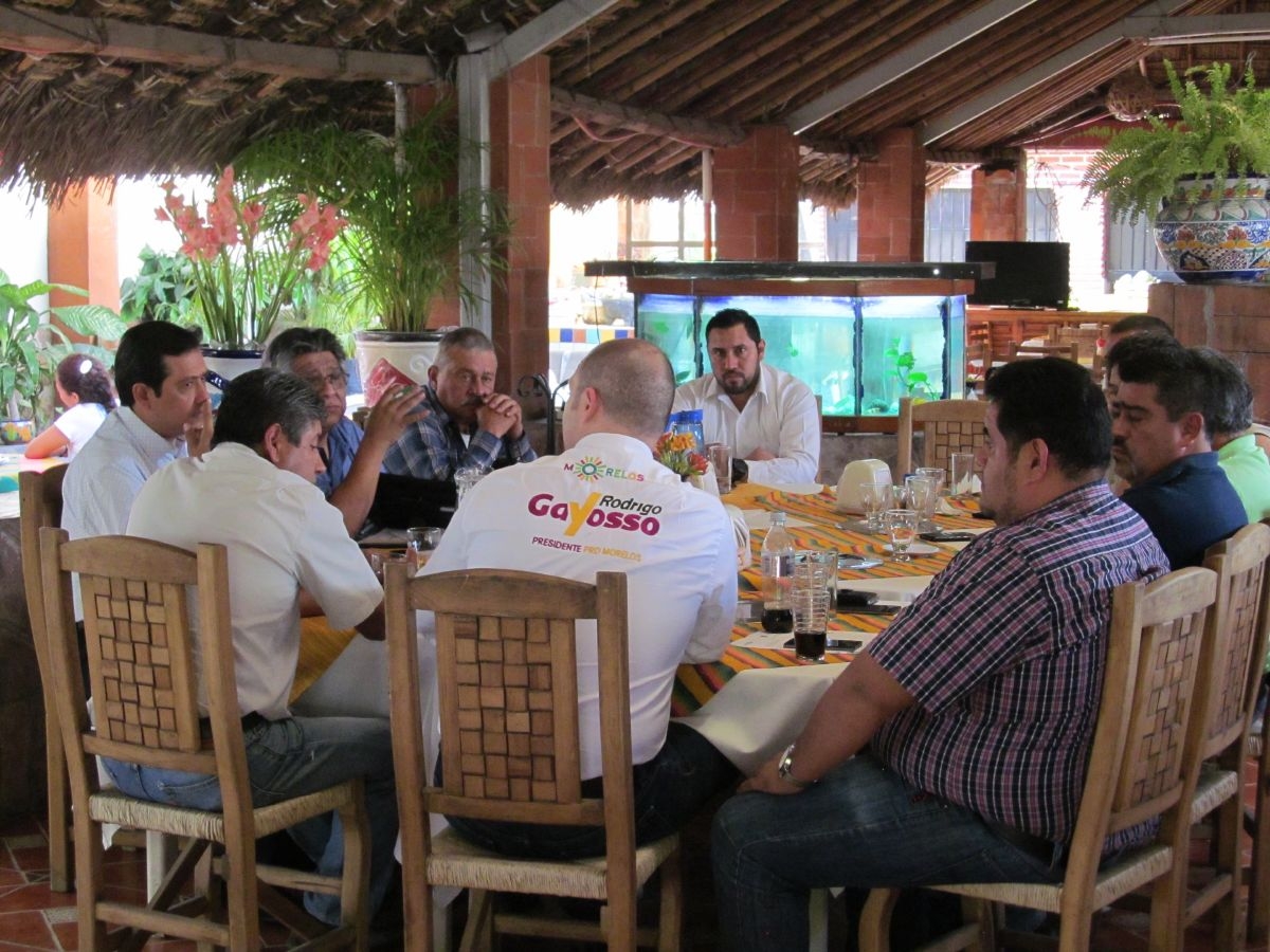 Se reúne dirigente del PRD con ex candidato del PRI a la alcaldía de Zacatepec