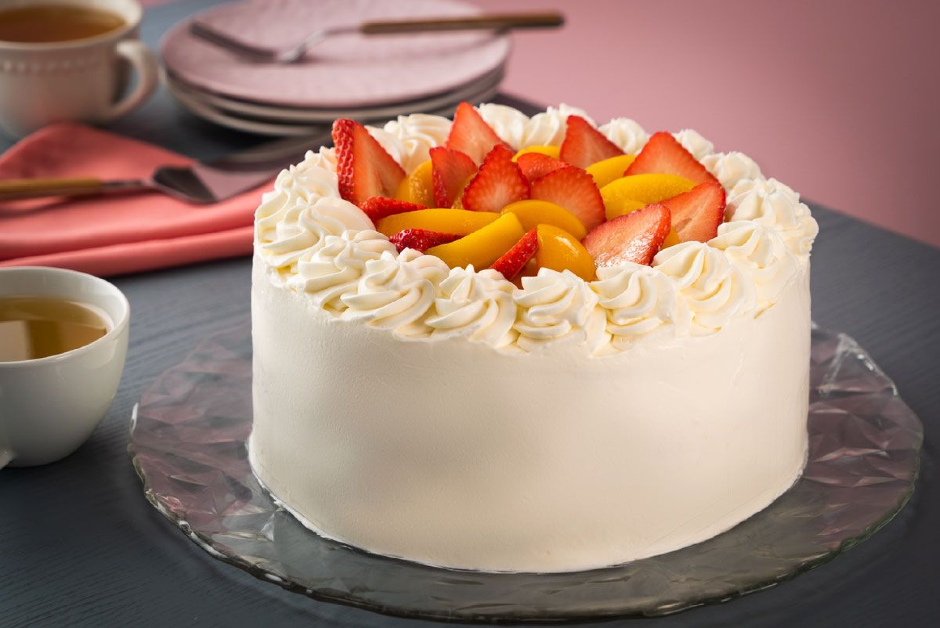 Esponjoso y delicioso: Prepara pastel de 3 leches con fresas