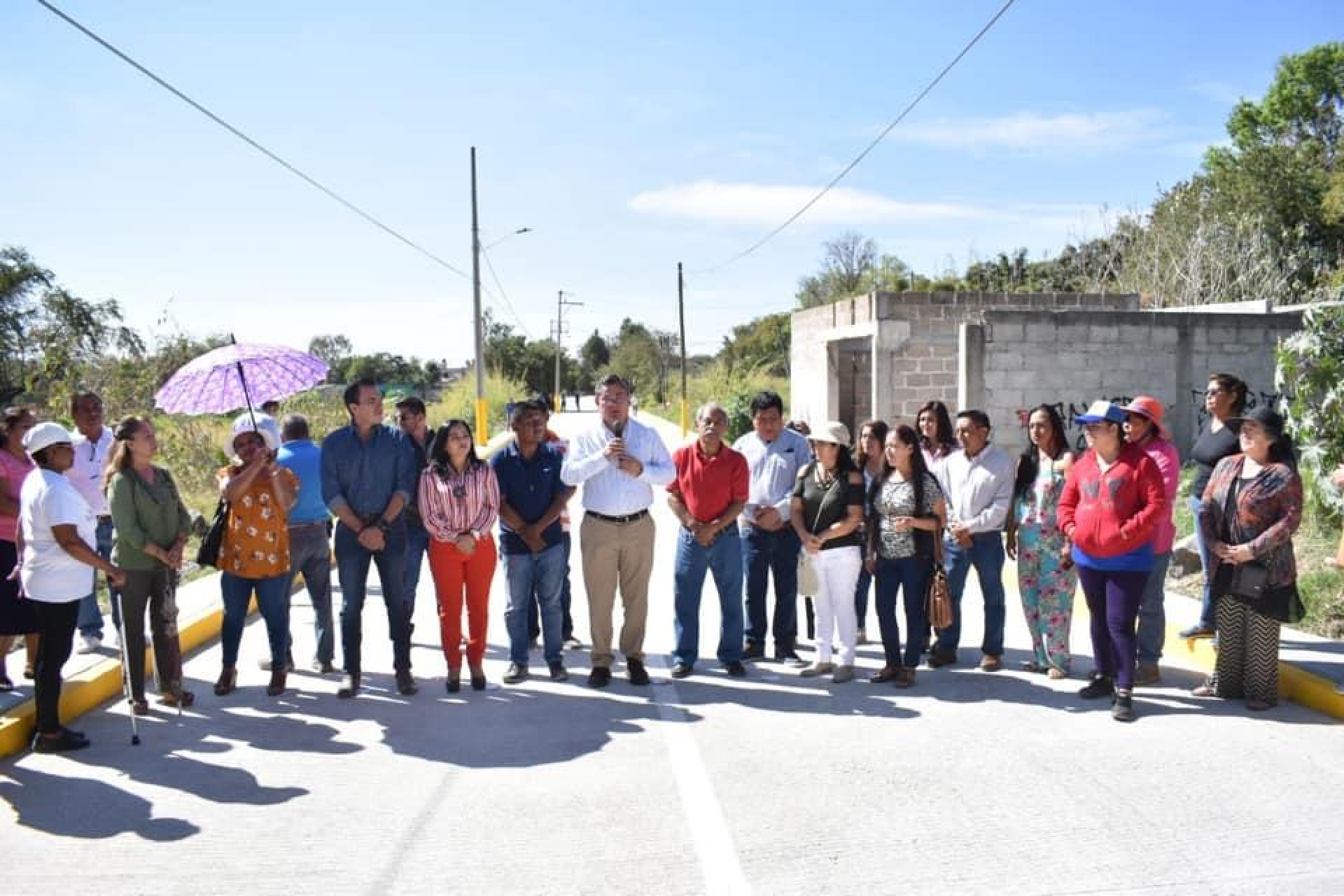 Entrega alcalde de Jiutepec obras de pavimentación