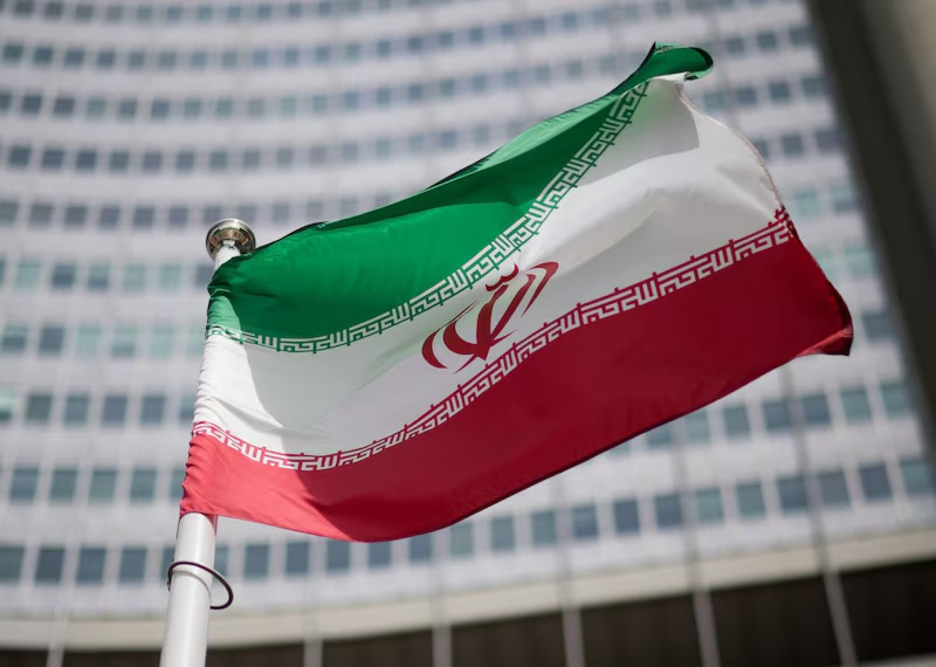 Reino Unido, Francia y Alemania fijan 30 días para restablecer sanciones a Irán