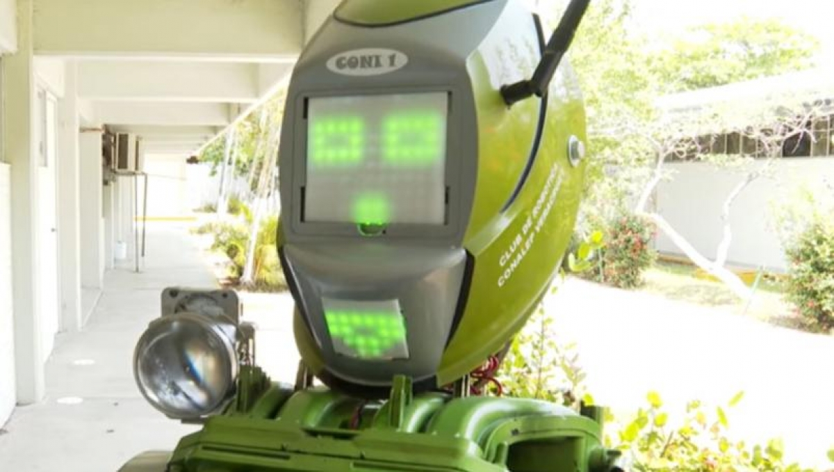 Crean en el Conalep a un robot que ayuda a prevenir el Covid-19