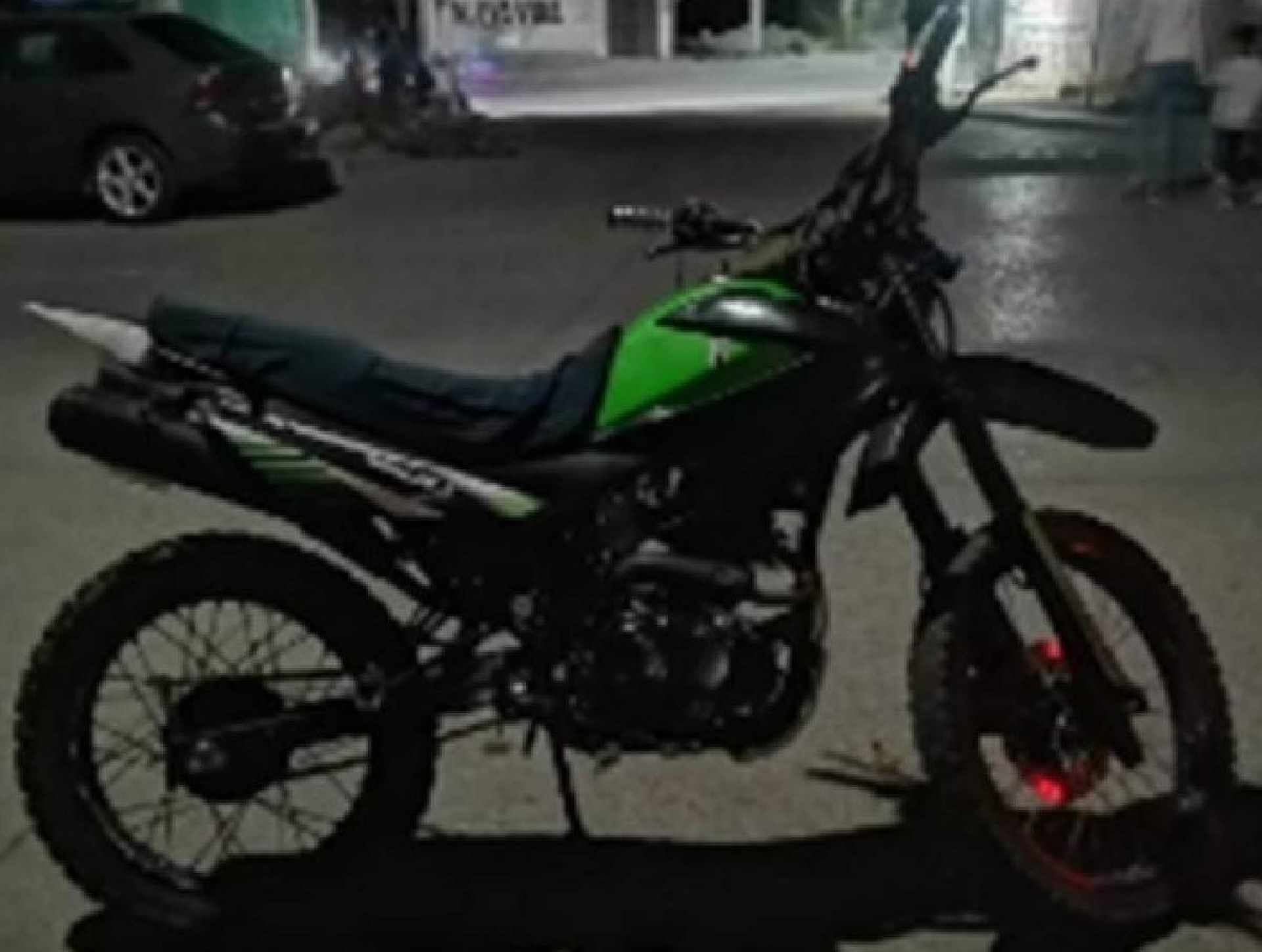 Se paseaba en una moto que tiene reporte de robo