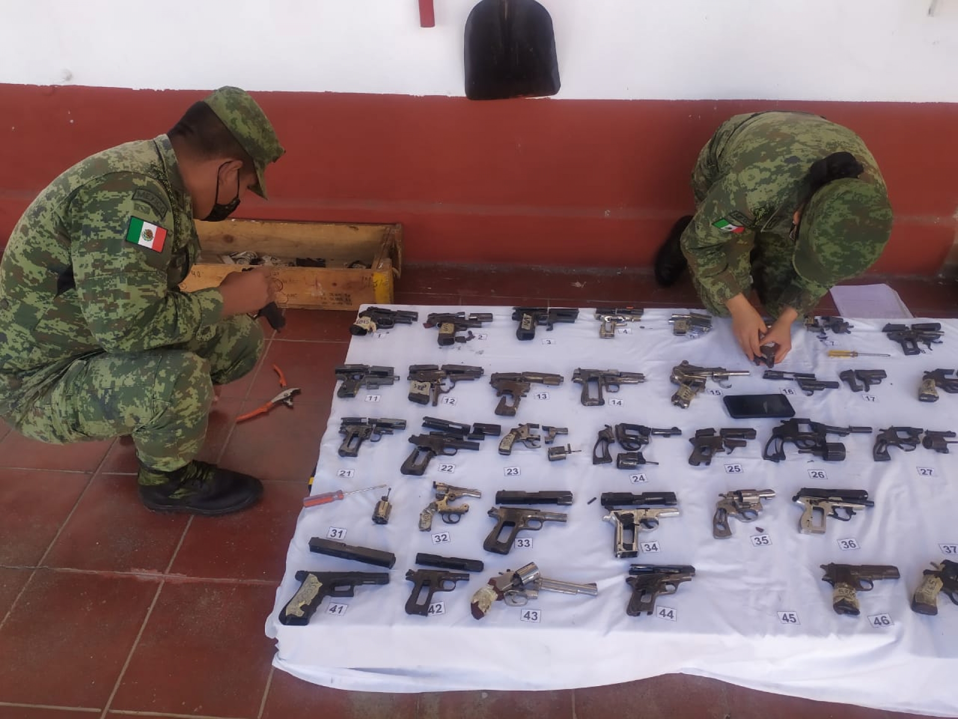 Efectúa Sedena destrucción de armamento decomisado y donado
