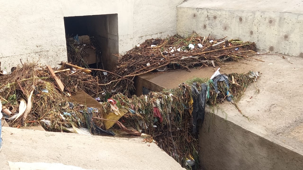 Demandan vecinos del fraccionamiento Providencia desazolve de barranca 'Rivetex'
