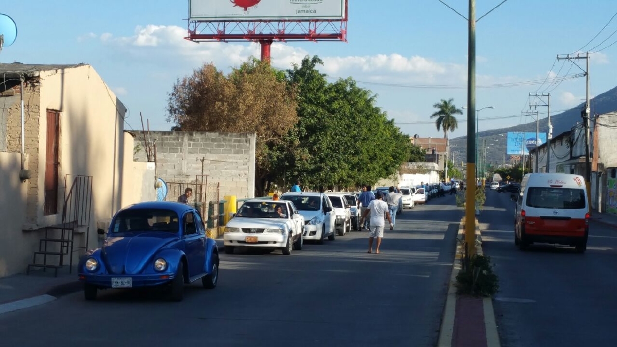 Taxistas de Jojutla protestan por el asesinato de un compañero