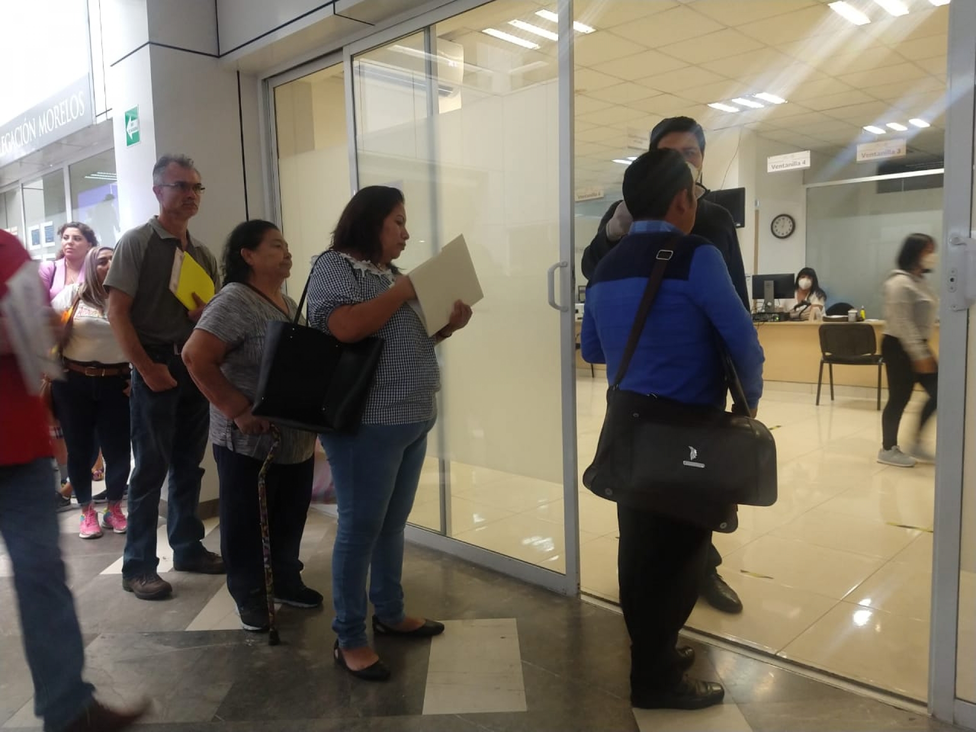 Toman temperatura a quienes acuden a realizar trámites en delegación de la SRE