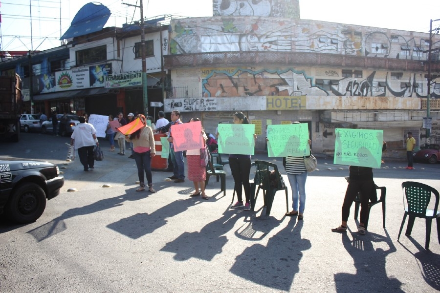 Protestan por tercer robo en el mes en plantel educativo