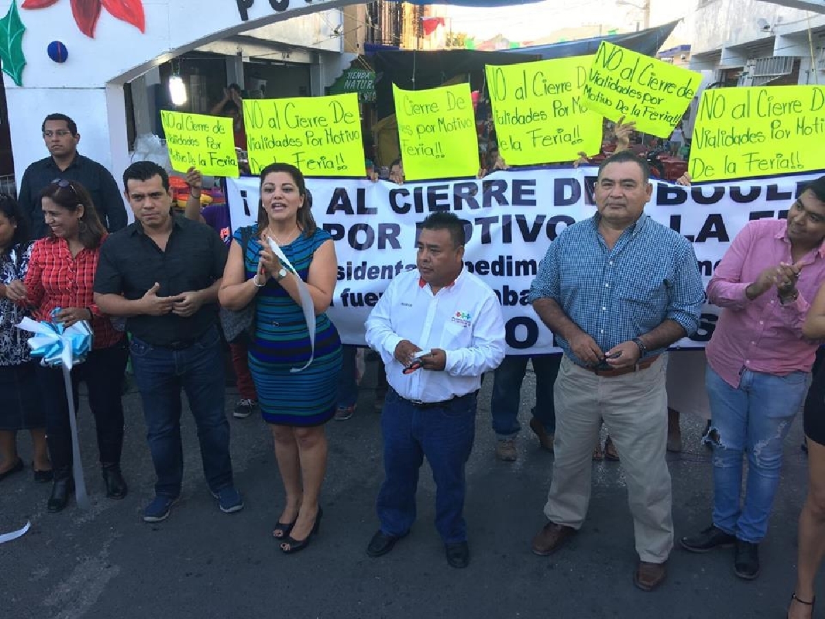 Se manifiestan comerciantes fijos de Puente de Ixtla por cierre de calles para la feria