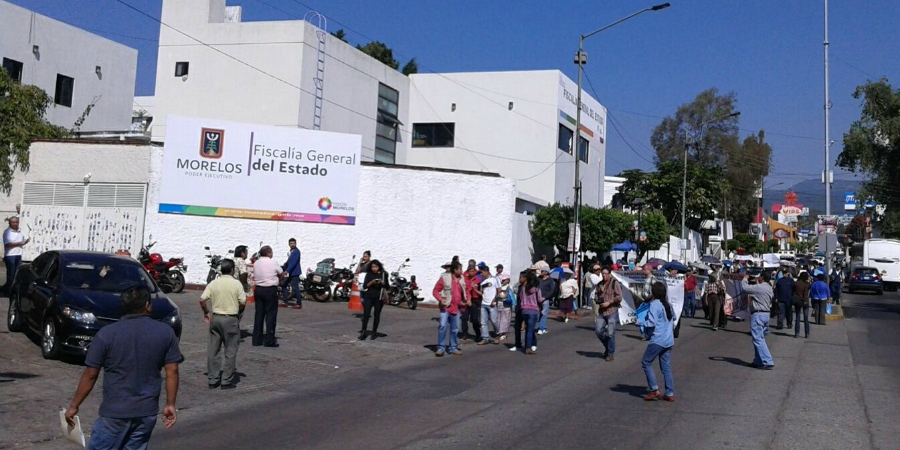 Se manifiestan integrantes del FPR frente a la FGE