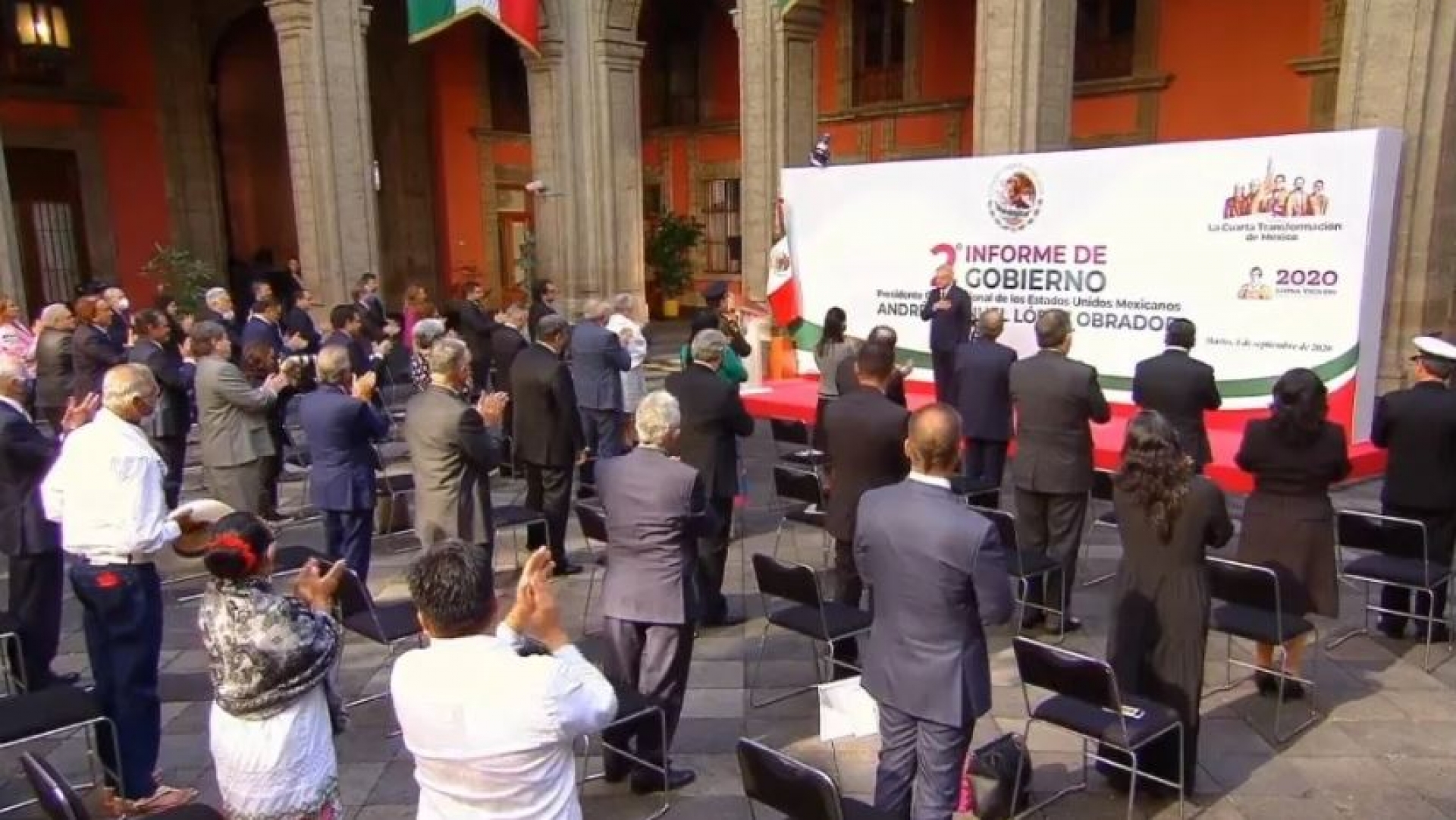 López Obrador destaca caída en robos, secuestros y feminicidios; admite alza en homicidios
