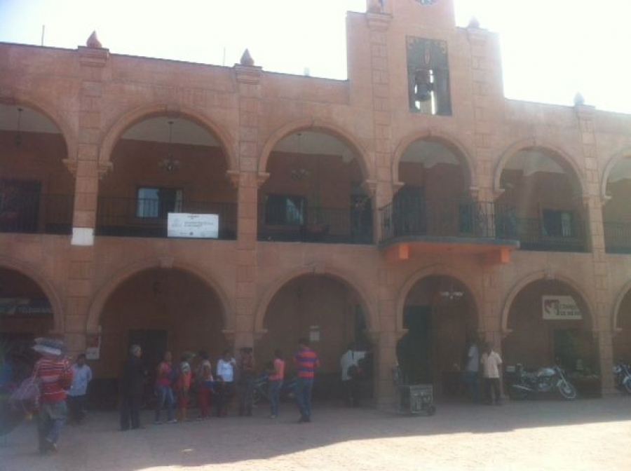 Adeudan cuatro meses de apoyo a ayudantes municipales de Miacatlán