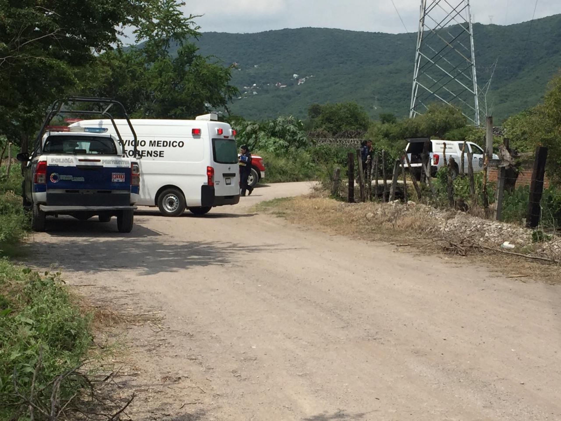 Hallan un cadáver decapitado en una barranca, en Emiliano Zapata