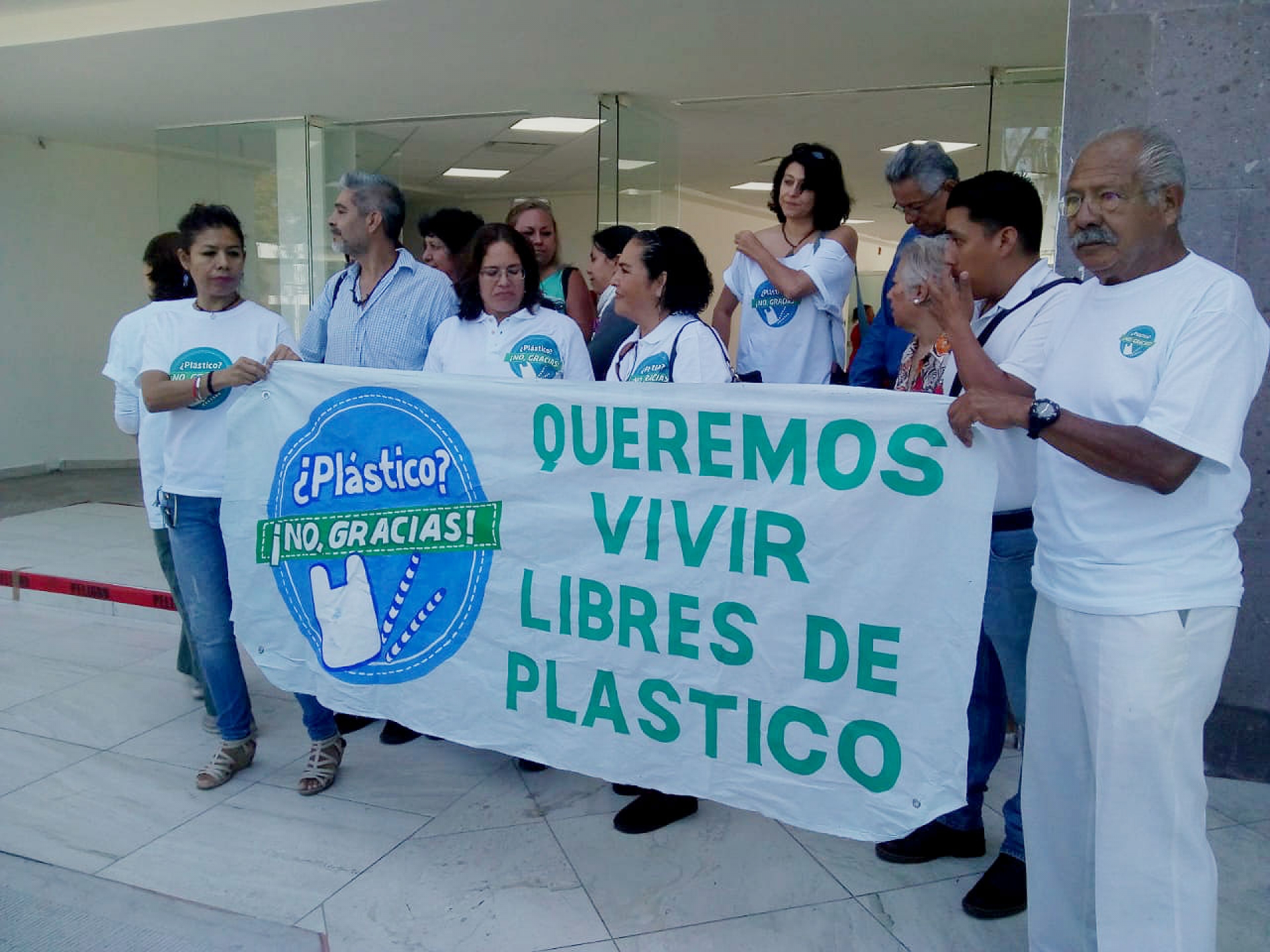 Presentan a diputados propuesta para regular uso de plástico