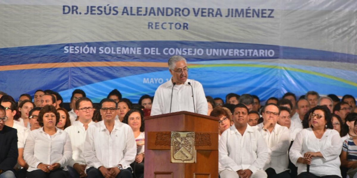 Rinde rector de la UAEM quinto informe de actividades