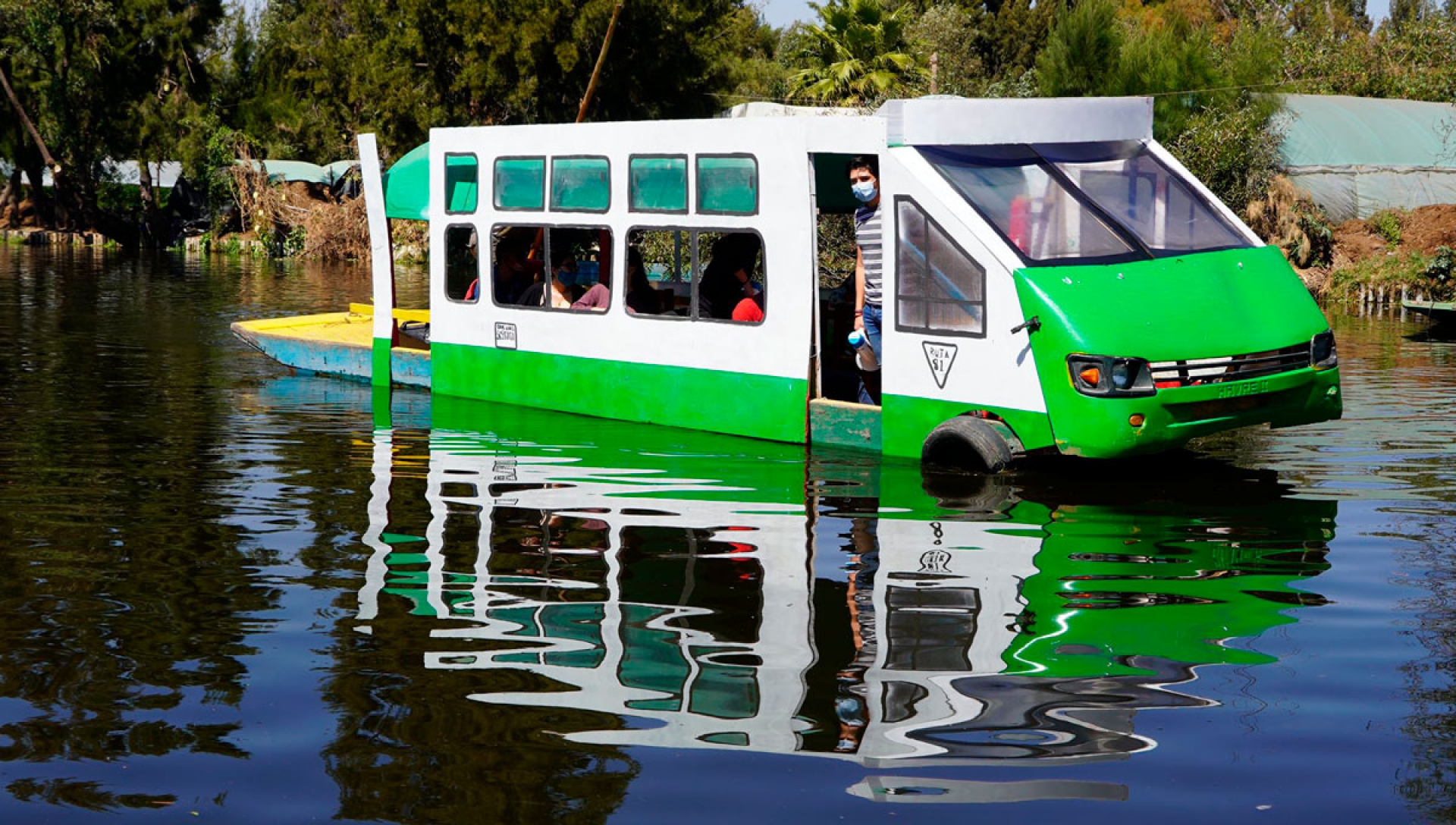 Así luce el Micro-trajinera de Xochimilco