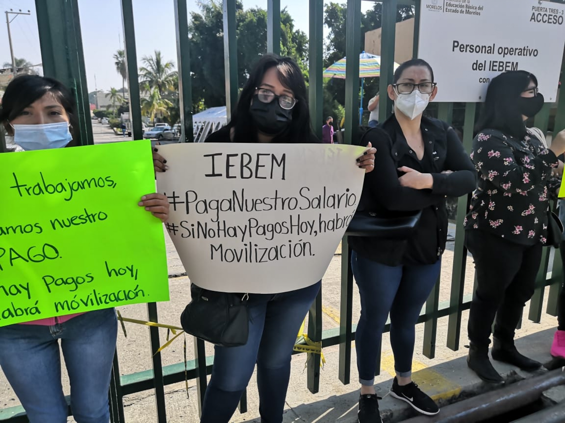 Docentes de nuevo ingreso de preescolar y primaria se manifiestan en IEBEM