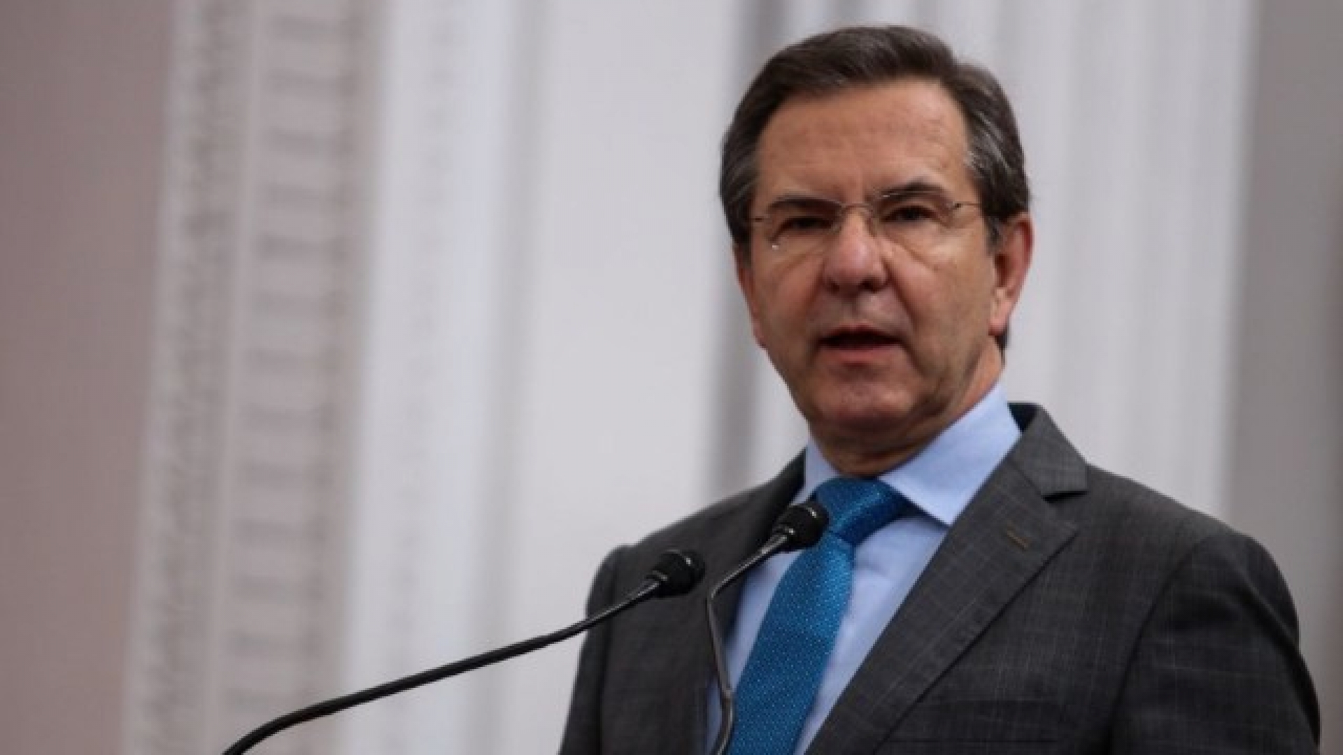 Esteban Moctezuma aclara dudas sobre regreso a clases en México