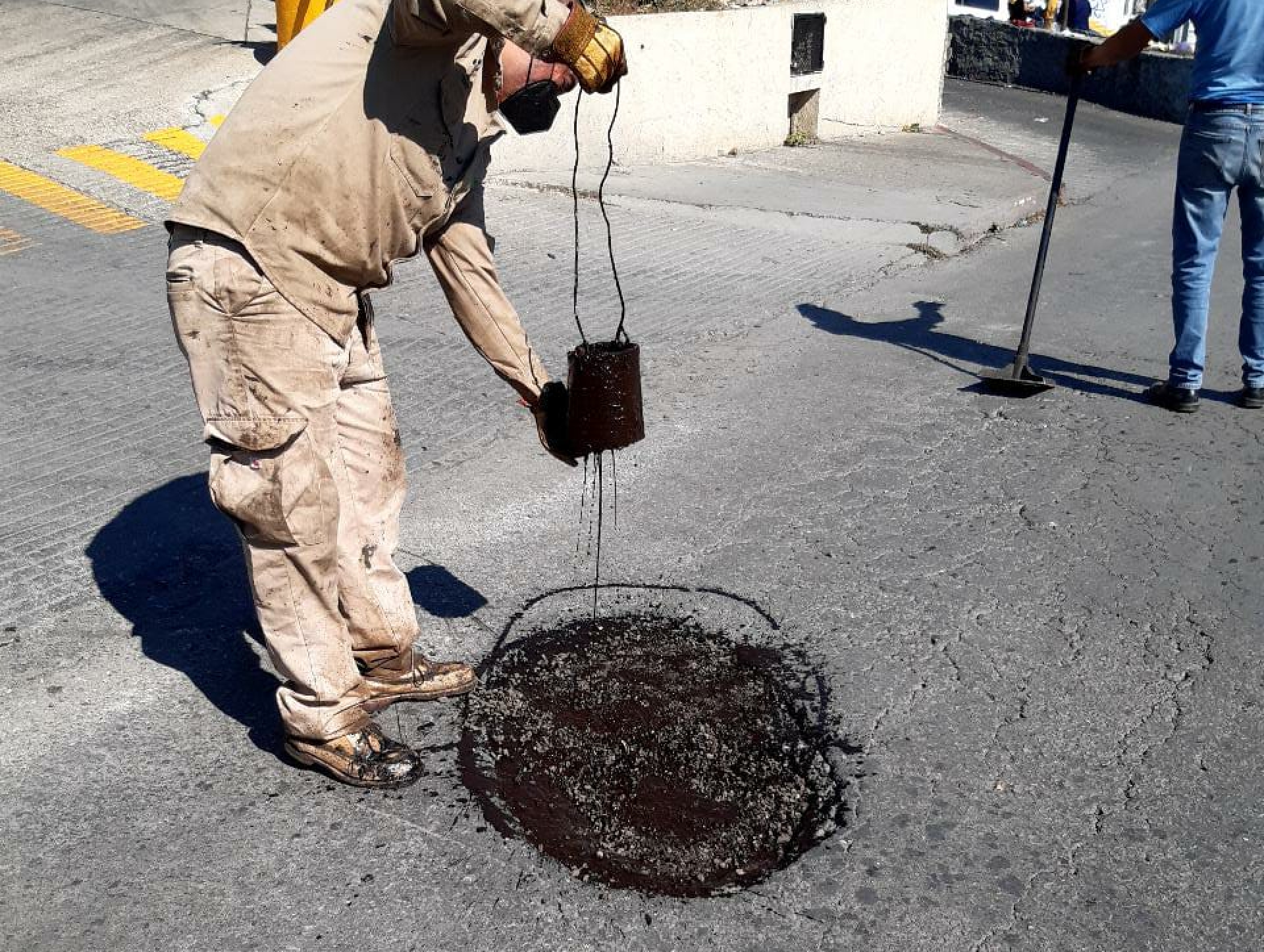 Realiza ayuntamiento capitalino bacheos emergentes en la ciudad