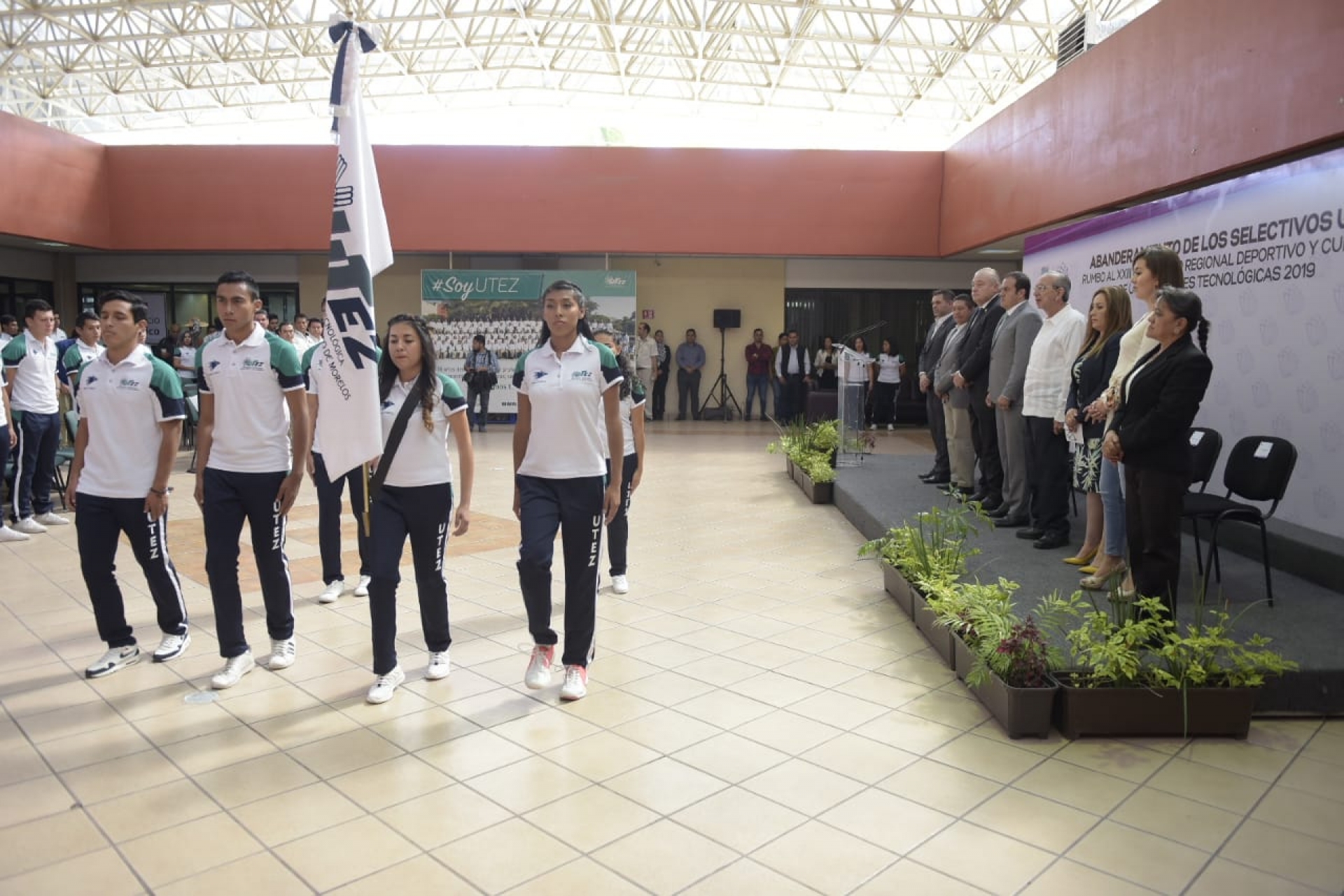 Realizan abanderamiento de selectivos UTEZ