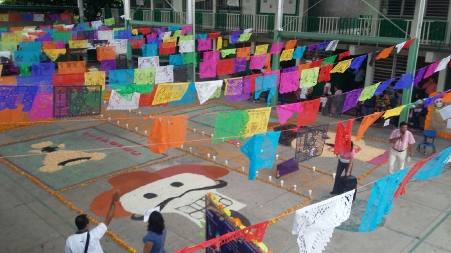 Realizan estudiantes de la Secundaria Enrique González Aparicio muestra tradicional del Día de Muertos