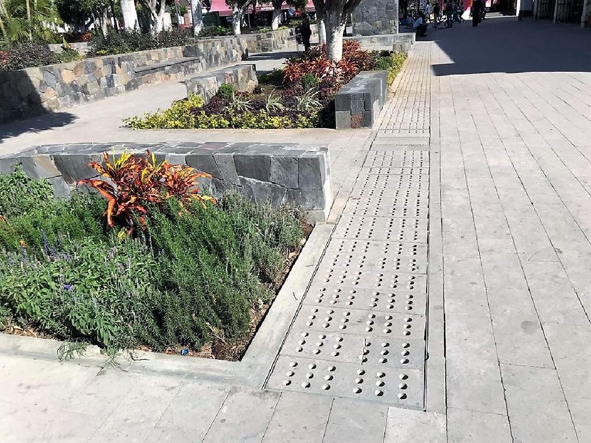 Aparecen deficiencias en remodelación del zócalo de Cuautla