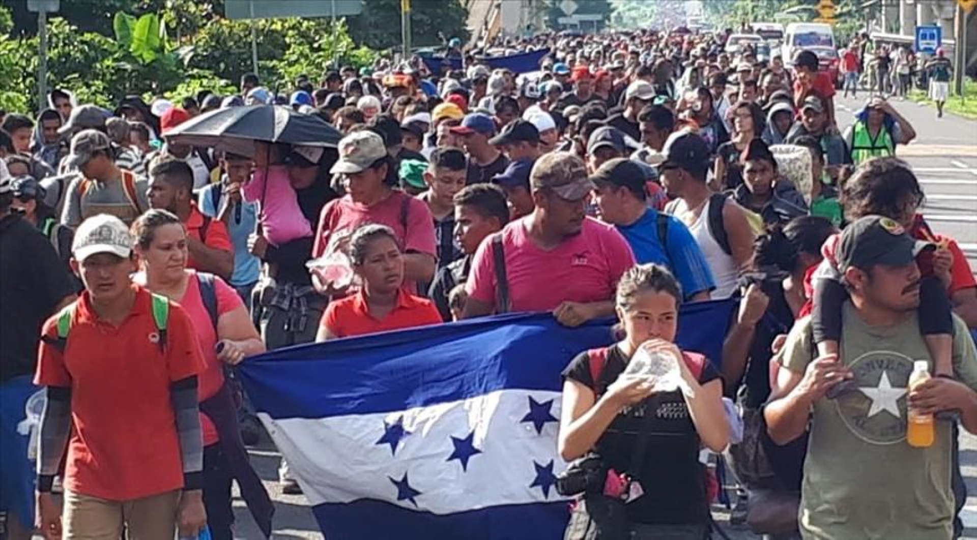 Honduras y Guatemala logran frenar caravana migrante: AMLO