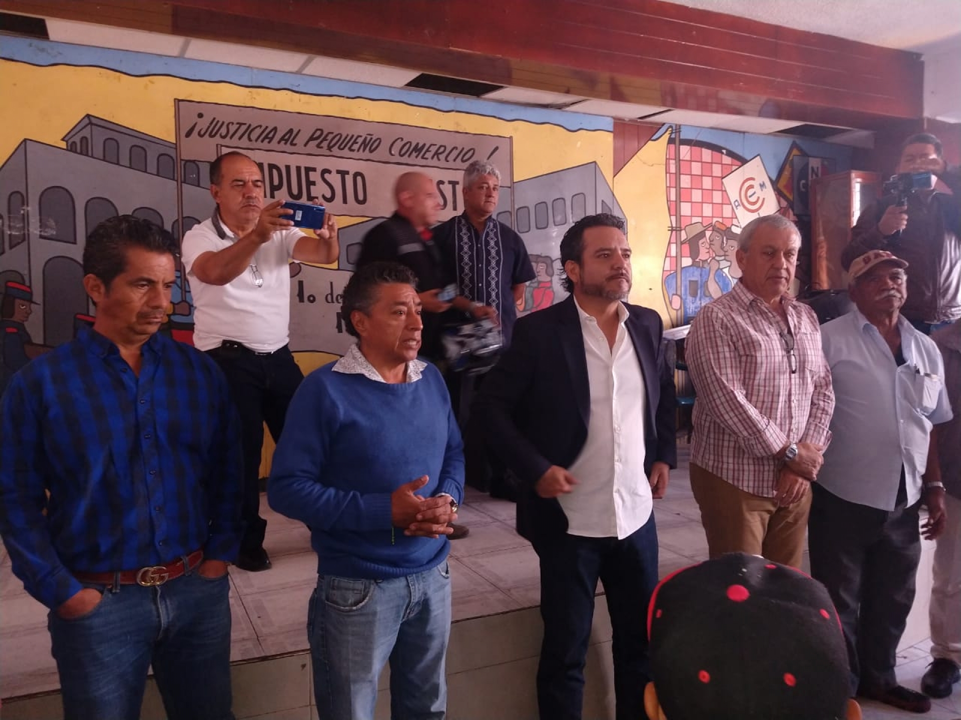 Anuncia alcalde ante comerciantes del ALM que destituirá a Isaac Jaimes