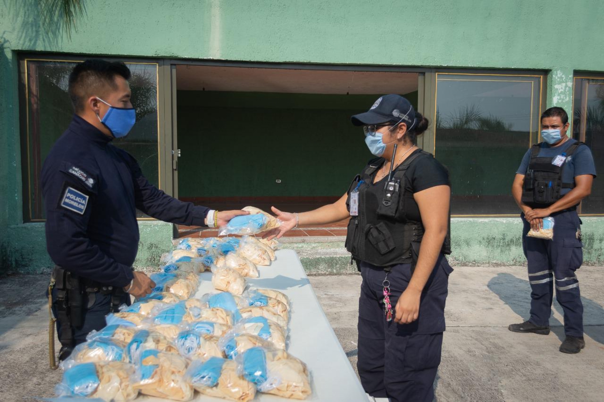 Entrega CES material de protección a personal operativo estatal y municipal
