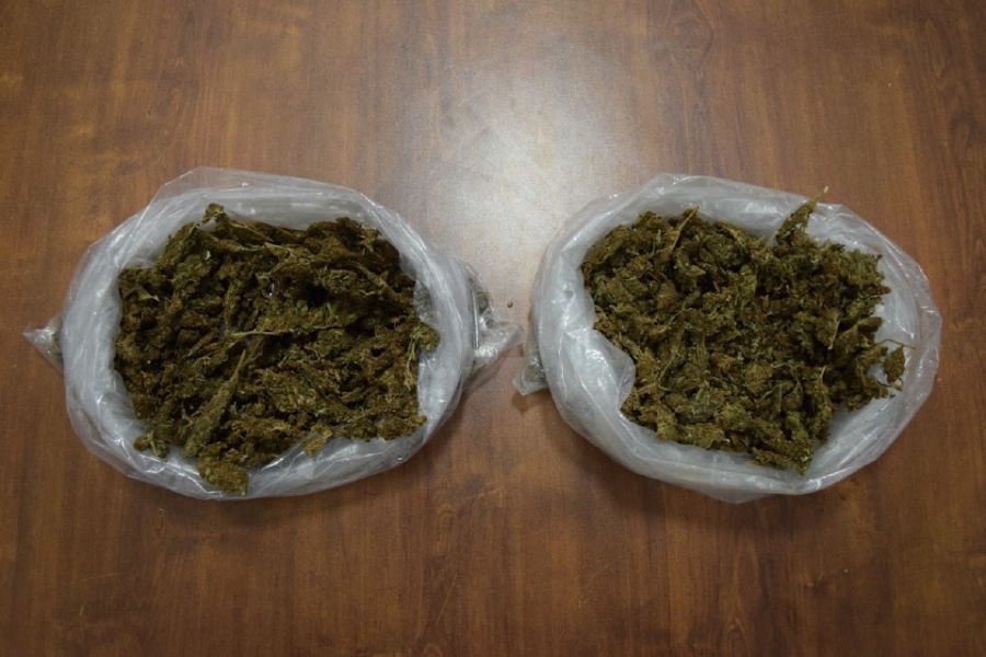 Les habrían hallado 250 gramos de marihuana