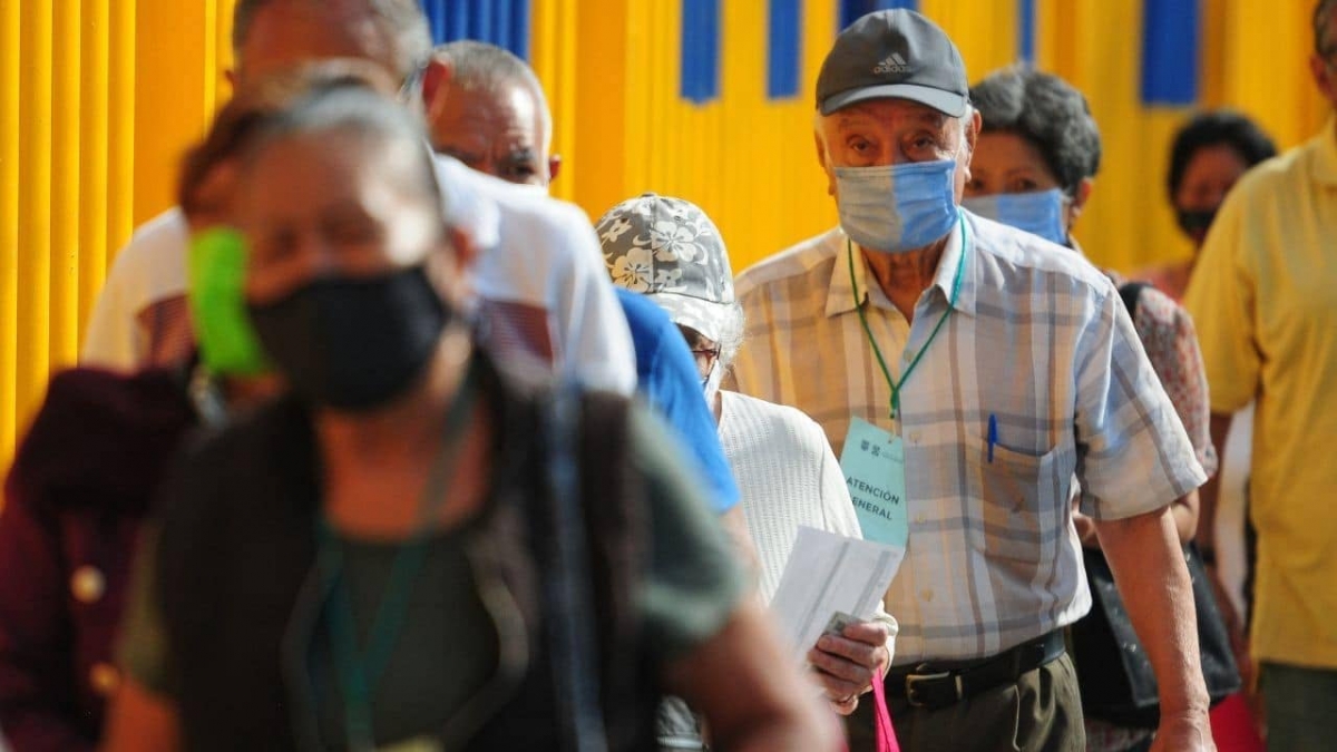 Adultos mayores recibirán pensión de julio y agosto, con aumento y reducción de edad