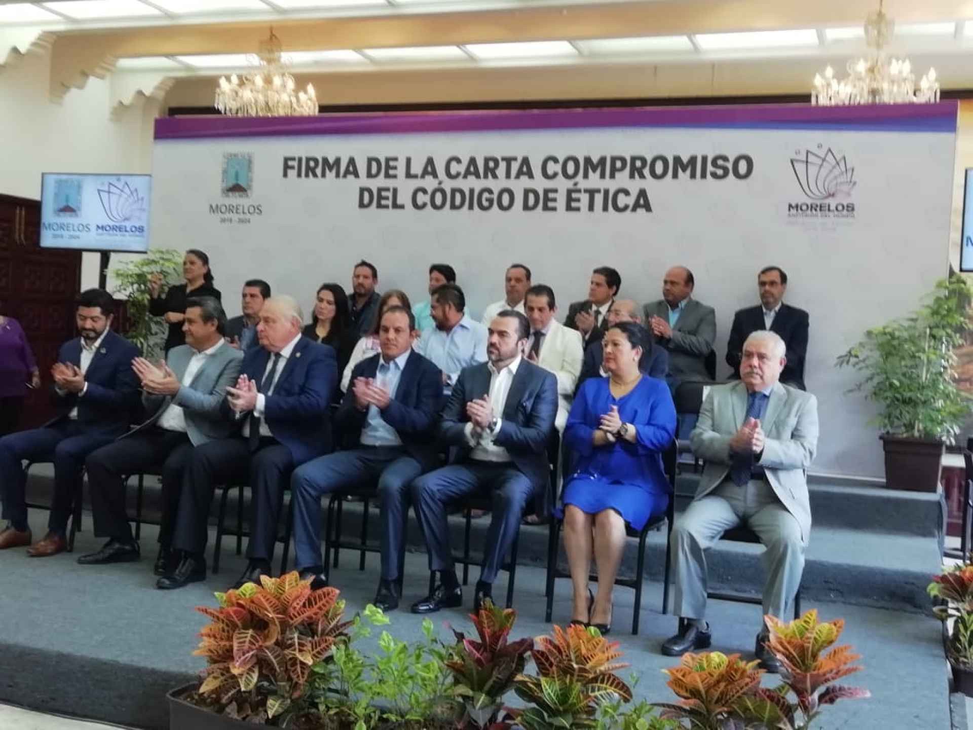 Firman funcionarios estatales carta compromiso del 'Código de Ética'