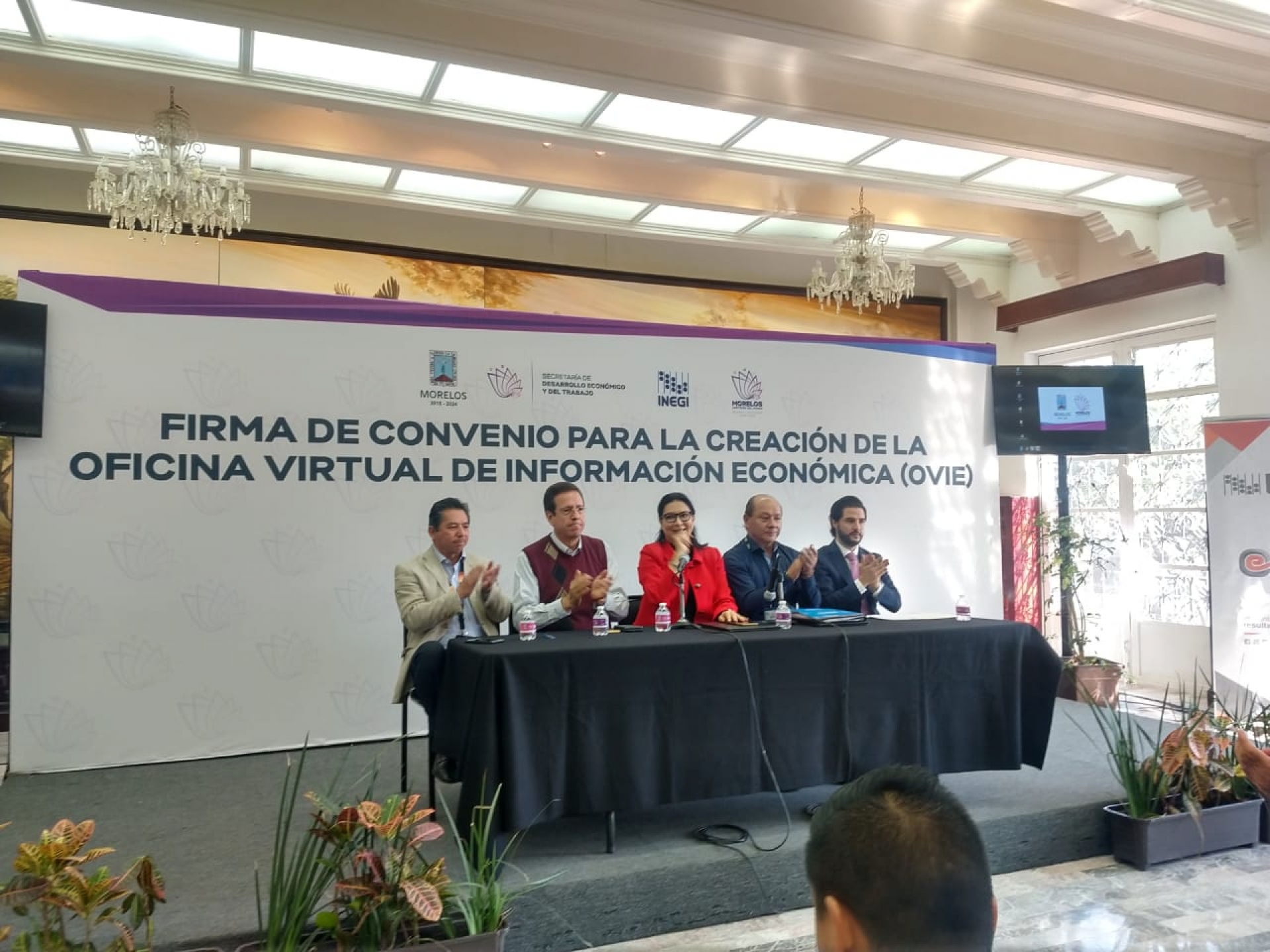 Firman convenio para la creación de oficina virtual de información económica