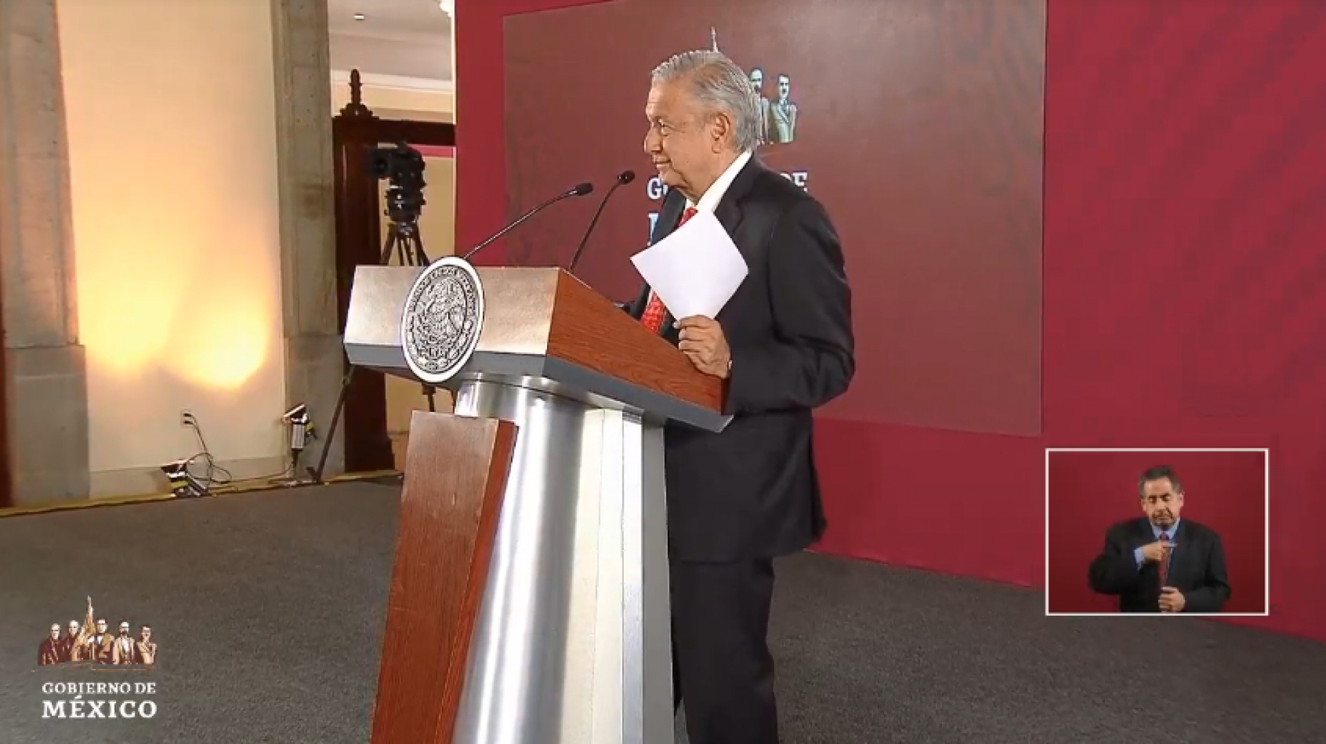 AMLO confirma que balacera en Plaza Artz está relacionada con crimen organizado