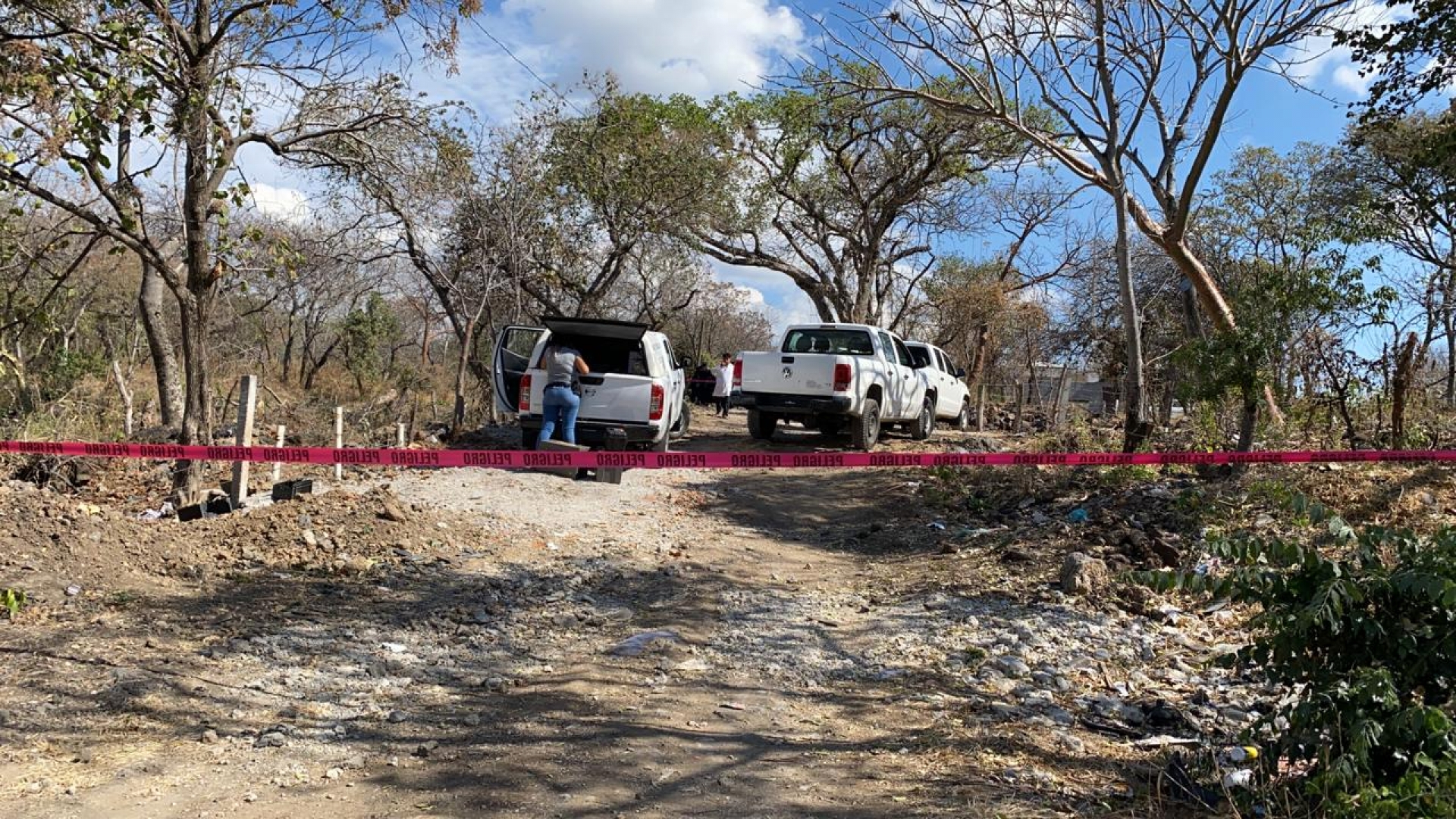 Hallan un cadáver desollado y con impactos de bala, en Tepoztlán