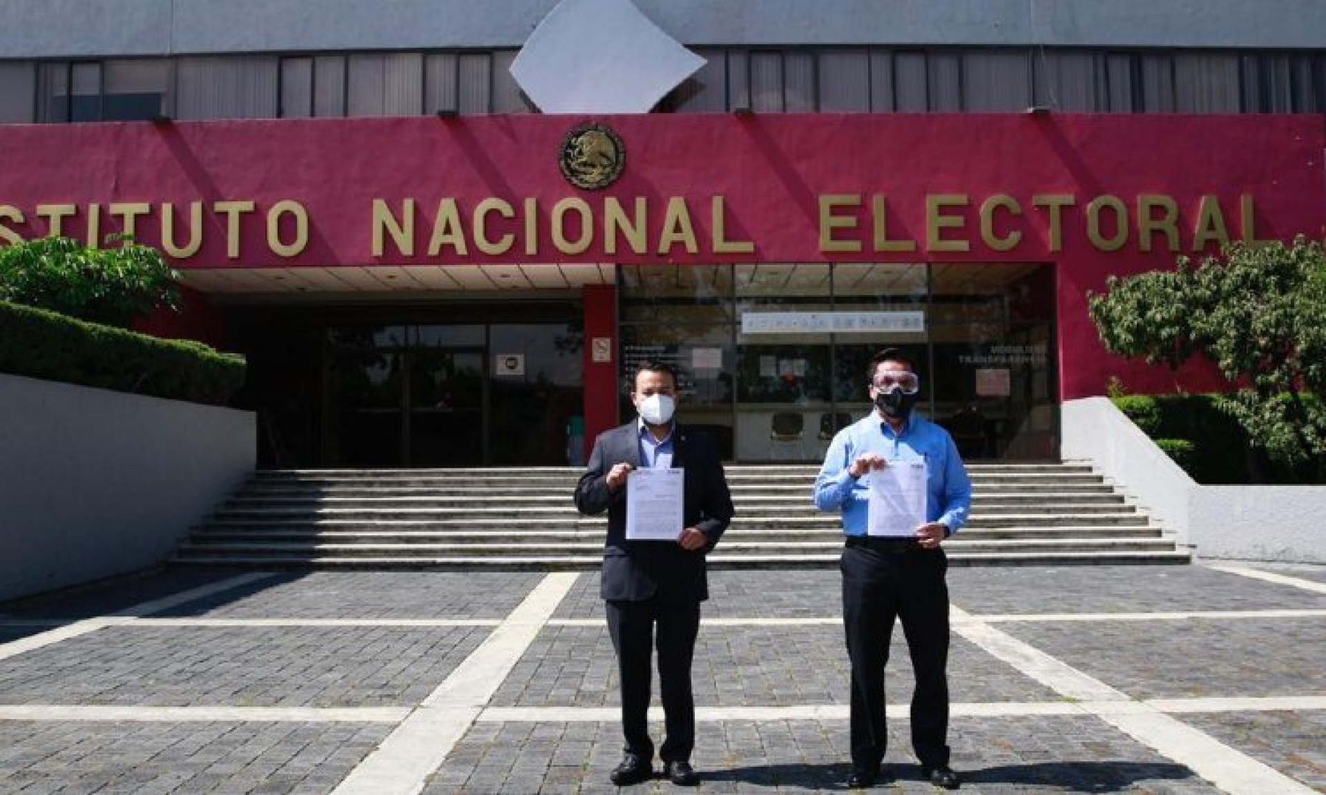 PAN denuncia ante FGR a hermano de AMLO y a David León por delito electoral