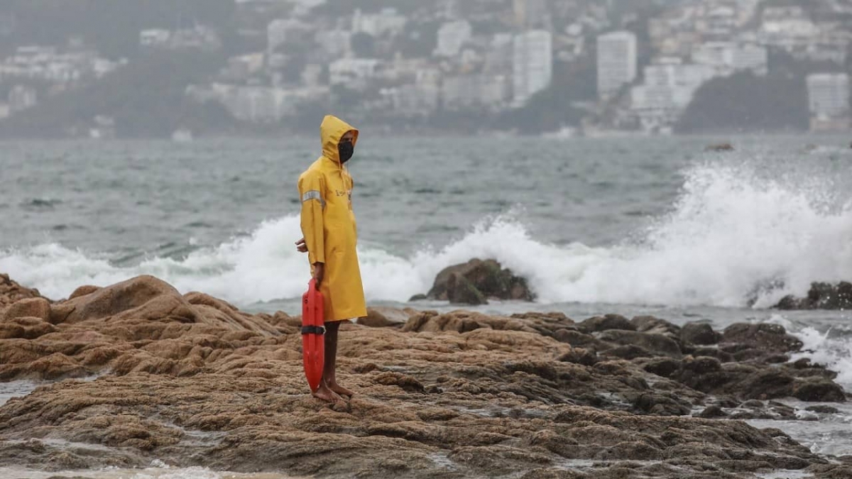 Depresión tropical 4-E se convierte en tormenta tropical ‘Dolores’ frente a Guerrero