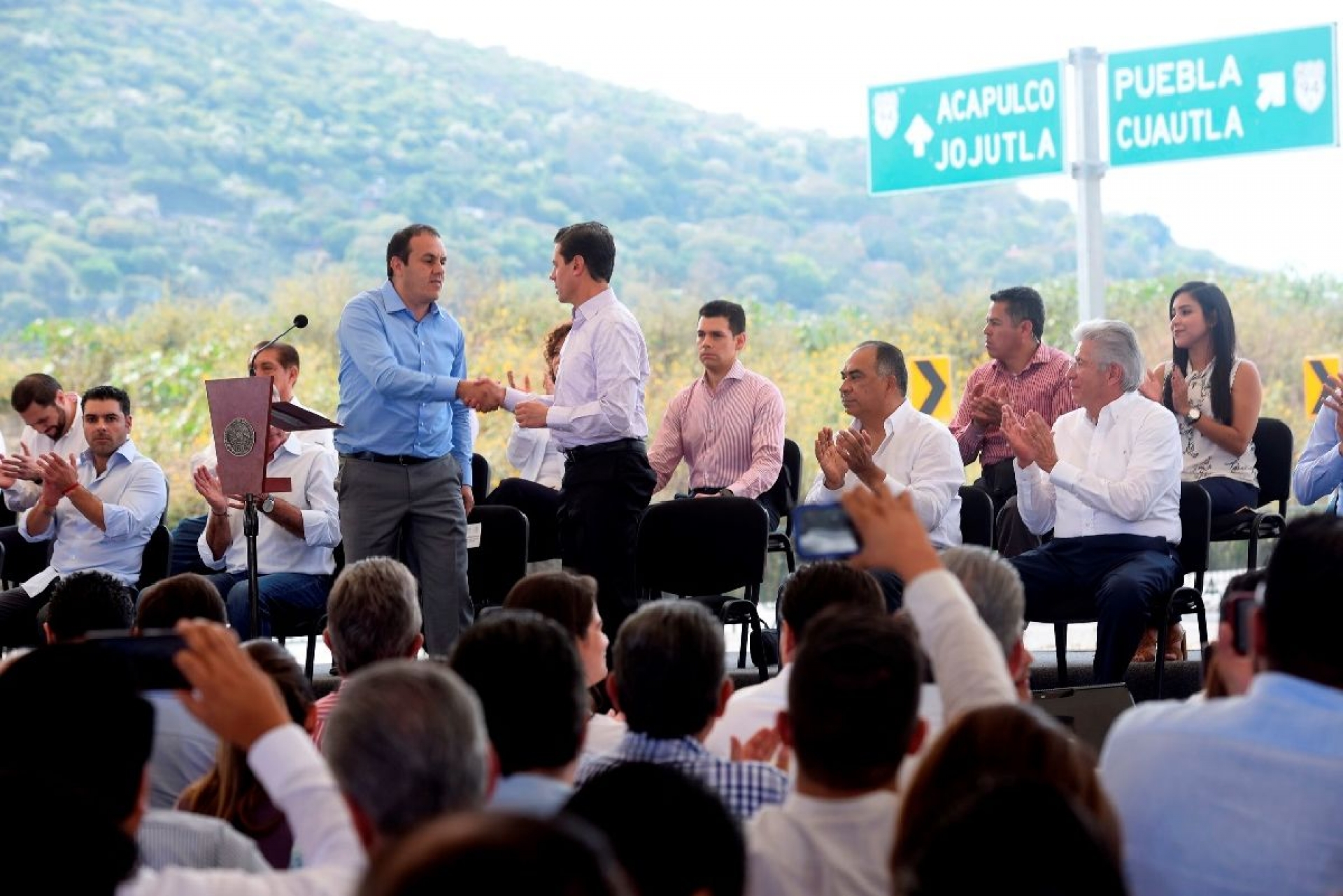 Inauguran Enrique Peña y Cuauhtémoc Blanco la autopista Siglo XXI