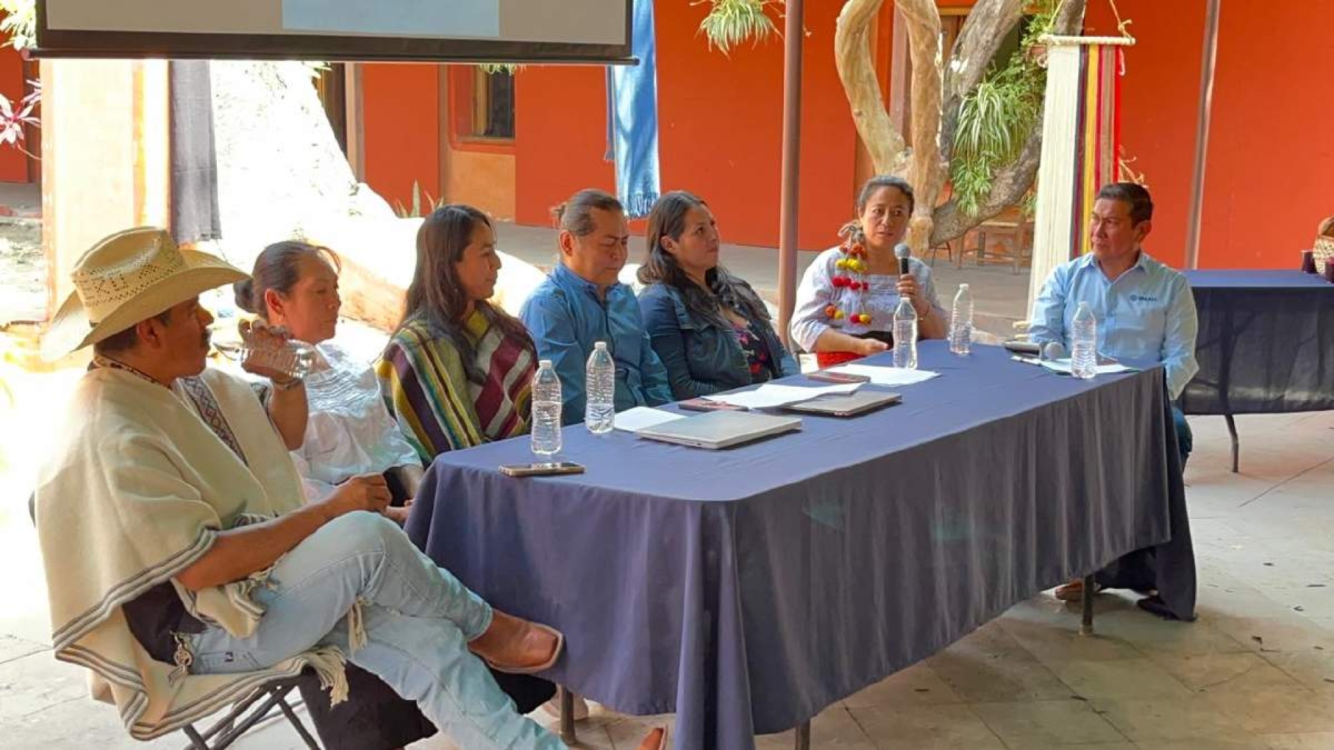 Realizan conversatorio sobre “Cartografía del telar de cintura” en Cuautla