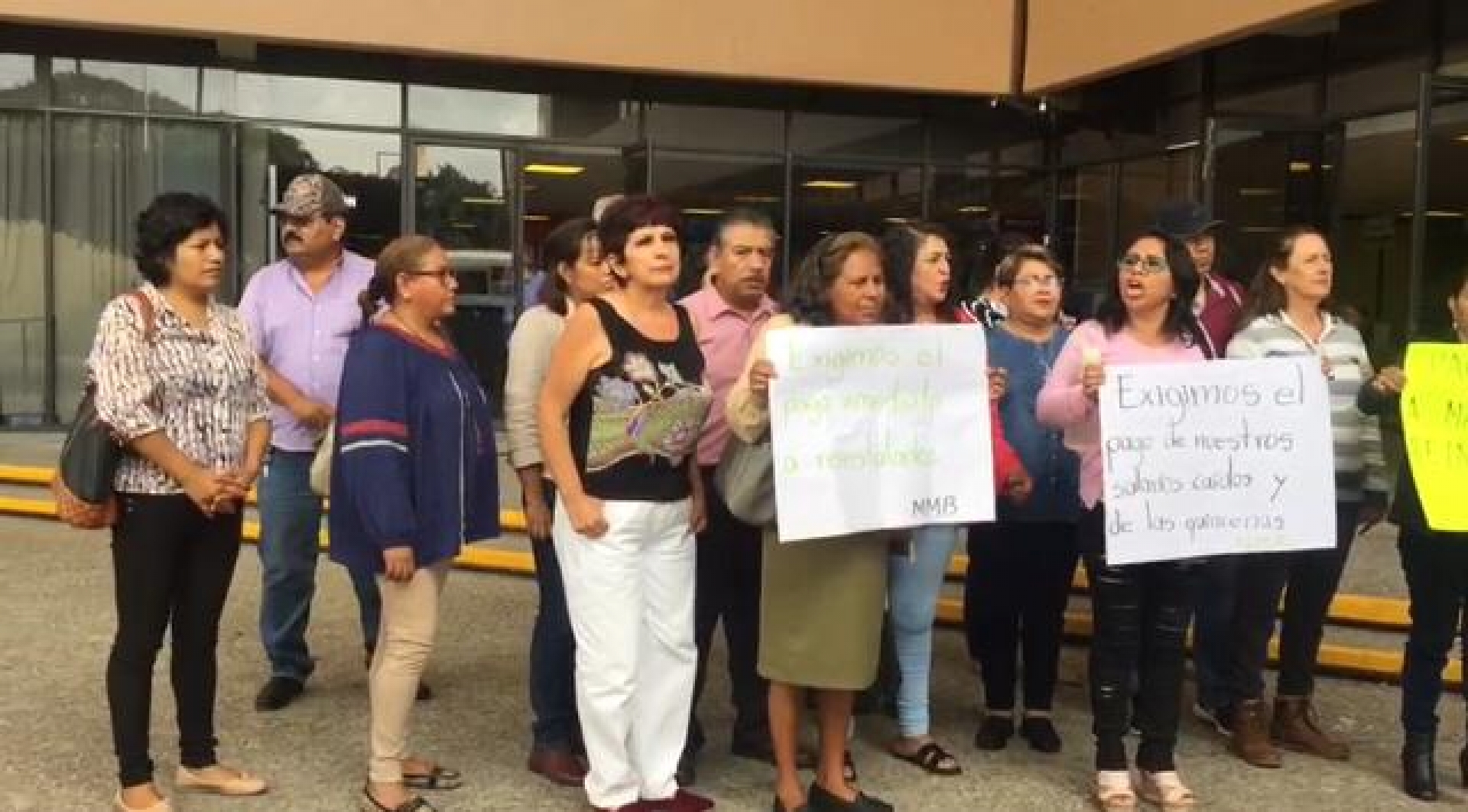 Protestó MMB en el IEBEM por la falta de pago de sueldos a maestros reinstalados