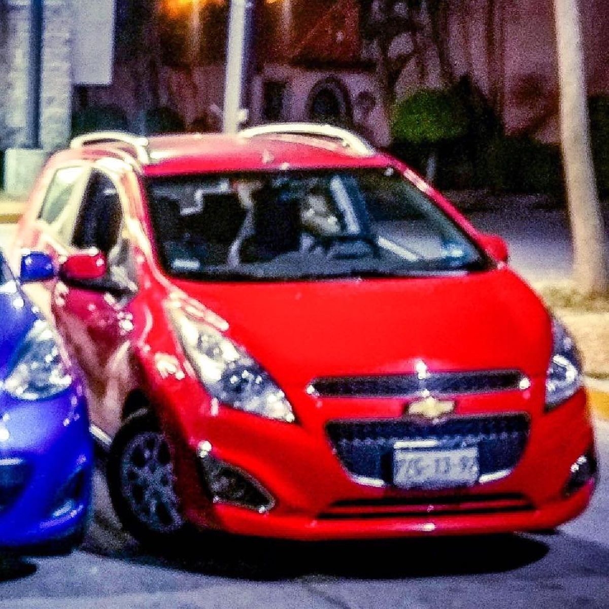 Le robaron su auto a punta de pistola