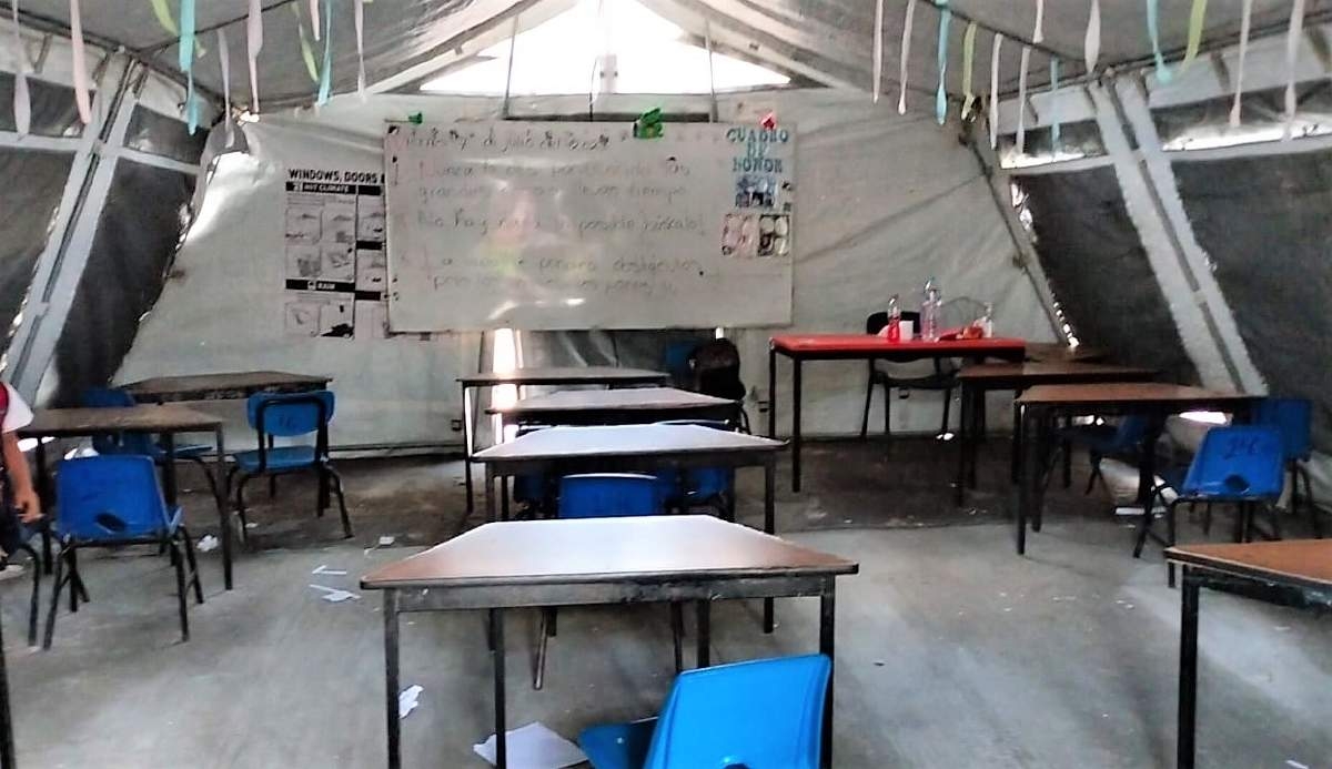 Alumnos de la Primaria “Gabriel Tepepa” aún reciben clases en carpas