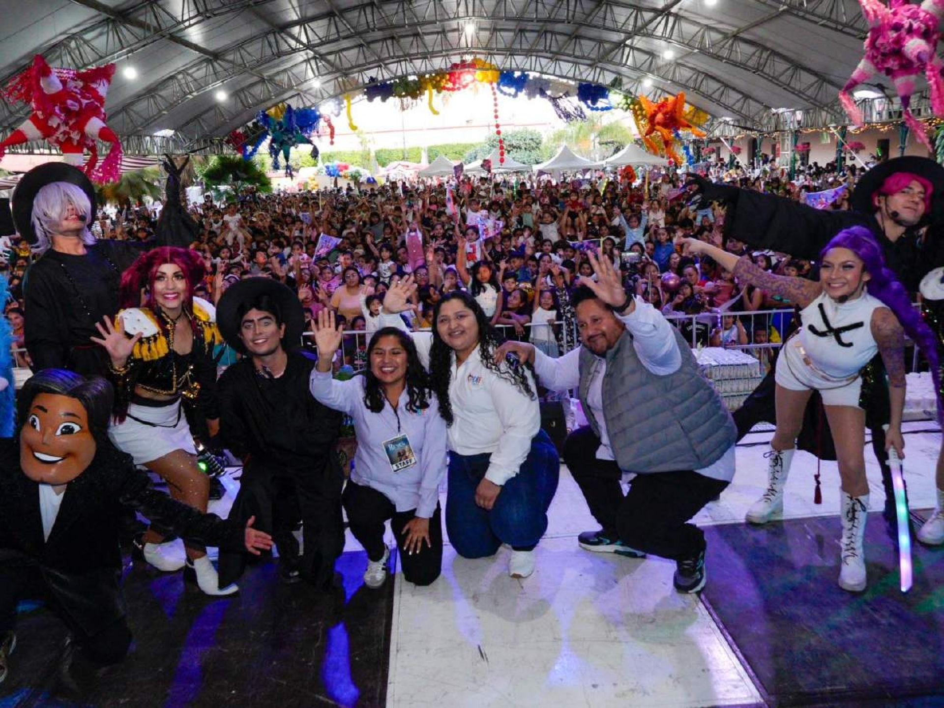 Con miles de infantes, DIF Cuautla celebra Día de Reyes