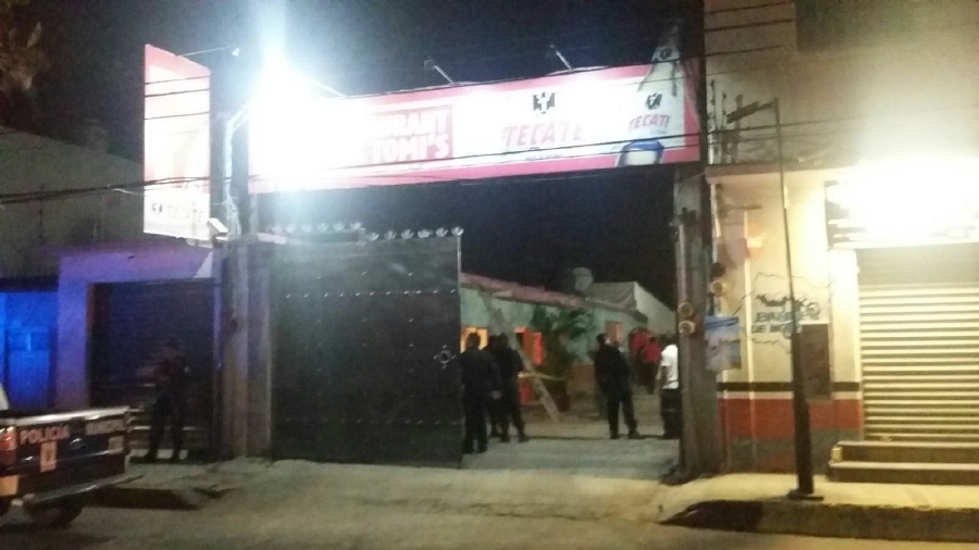 Sujetos armados arrojan una granada dentro de un bar